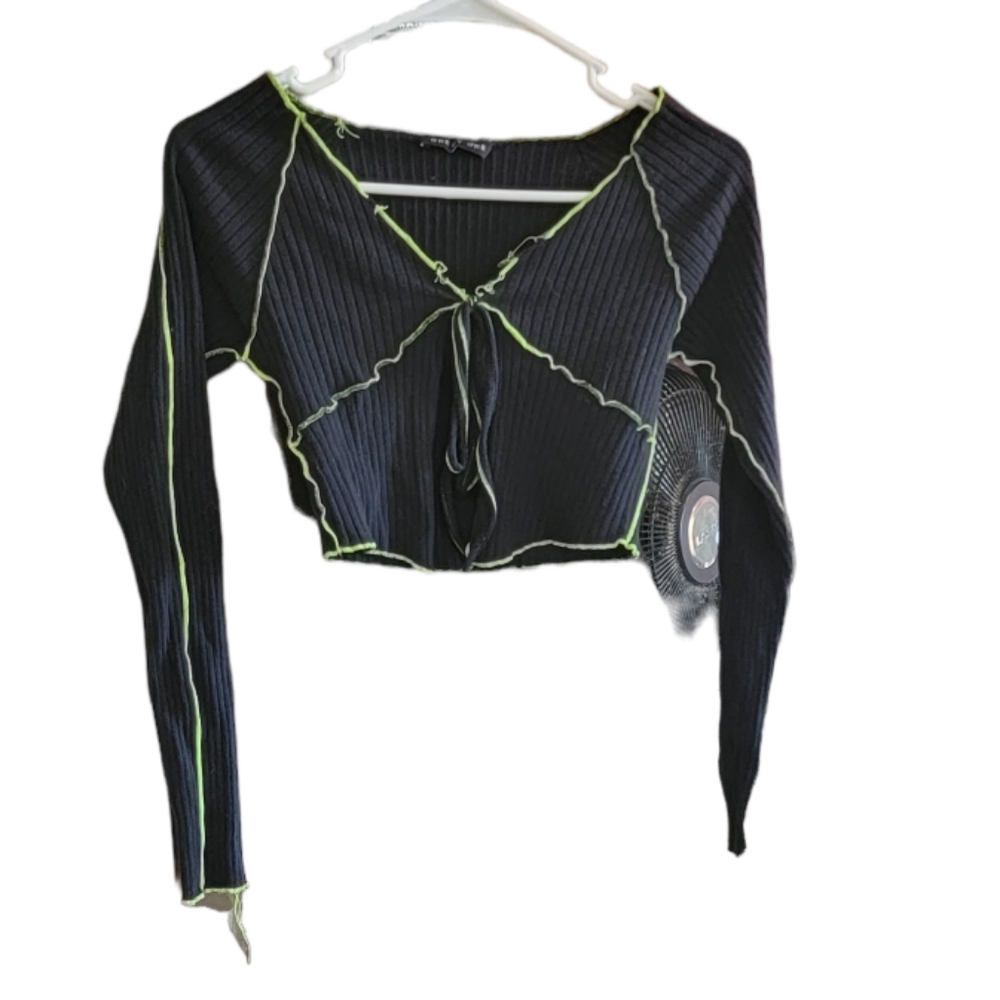 ONE BY ONE Line Sleeve Front Tie Crop Top